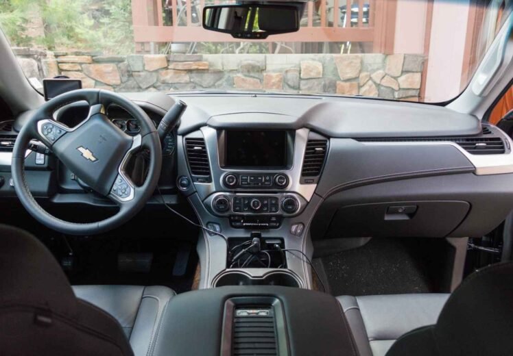 Chevy_Suburban_interior-100kb